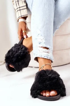 Gumowe Klapki Z Futerkiem Czarne Soft