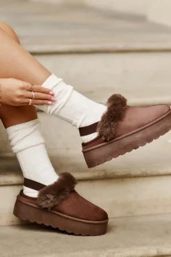 Kapcie Damskie Na Platformie Z Futerkiem Brązowe Linaris