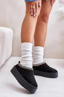 Kapcie Damskie Na Platformie Z Haftem Czarne Neroma