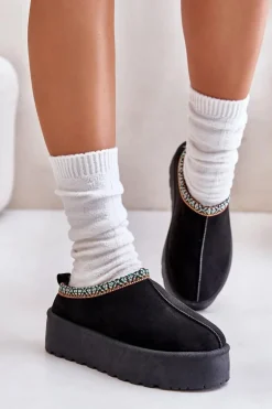 Kapcie Damskie Na Platformie Z Haftem Czarne Neroma