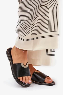 Klapki Damskie Eko Skórzane Z Ozdobnymi Detalami Czarne Mevith