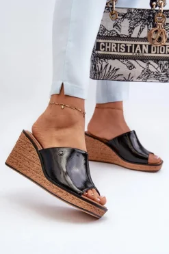 Klapki Damskie Lakierowane Na Koturnie Sergio Leone KL213 Czarne