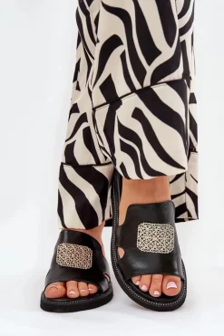 Klapki Damskie Na Koturnie Eko Skórzane Z Ozdobą Czarne Sarela