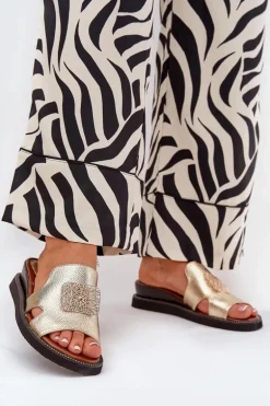 Klapki Damskie Na Koturnie Eko Skórzane Z Ozdobą Złote Sarela