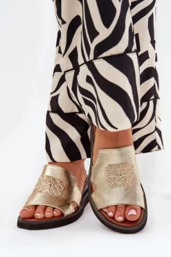 Klapki Damskie Na Koturnie Eko Skórzane Z Ozdobą Złote Sarela