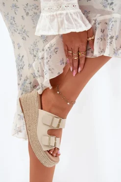 Klapki Damskie Na Koturnie Z Plecionką I Klamrami Beżowe Pasinea