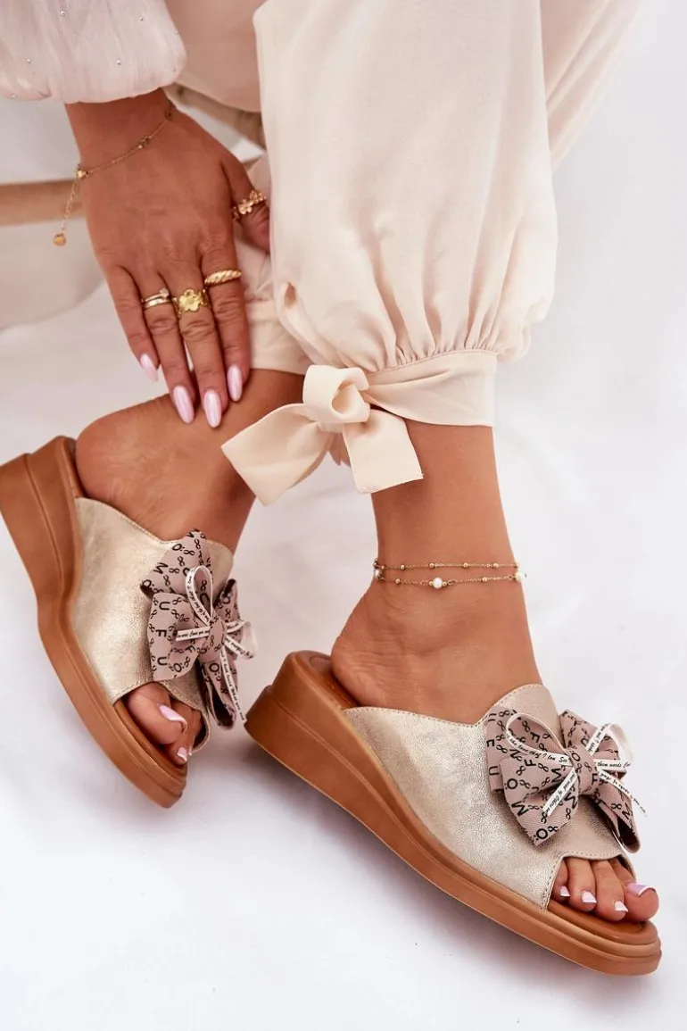 Klapki Damskie Na Koturnie Z Kokardą Złote Moonzella