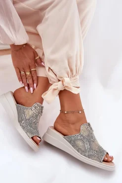 Klapki Damskie Na Koturnie Z Zamkiem Zwierzęcy Wzór Beżowe Irriva