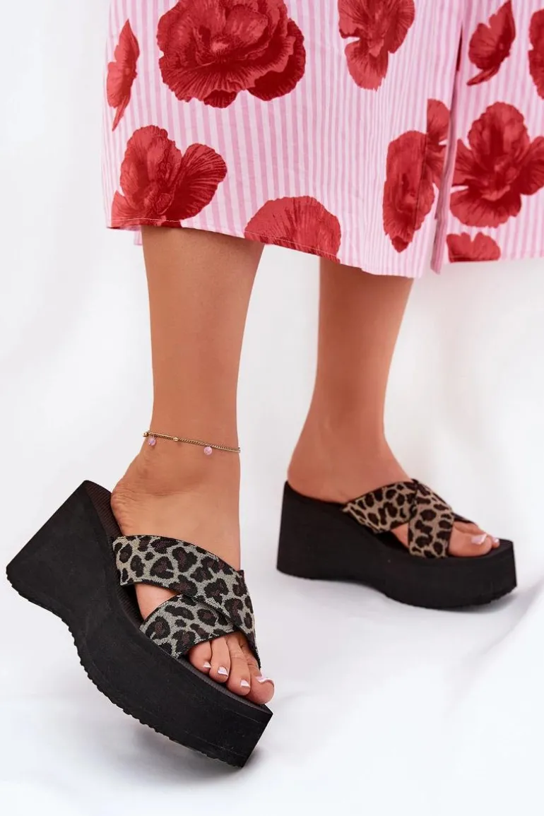 Klapki Damskie Na Koturnie I Platformie Panterka Czarne Sevolee