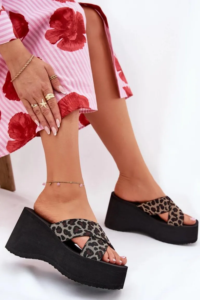 Klapki Damskie Na Koturnie I Platformie Panterka Czarne Sevolee