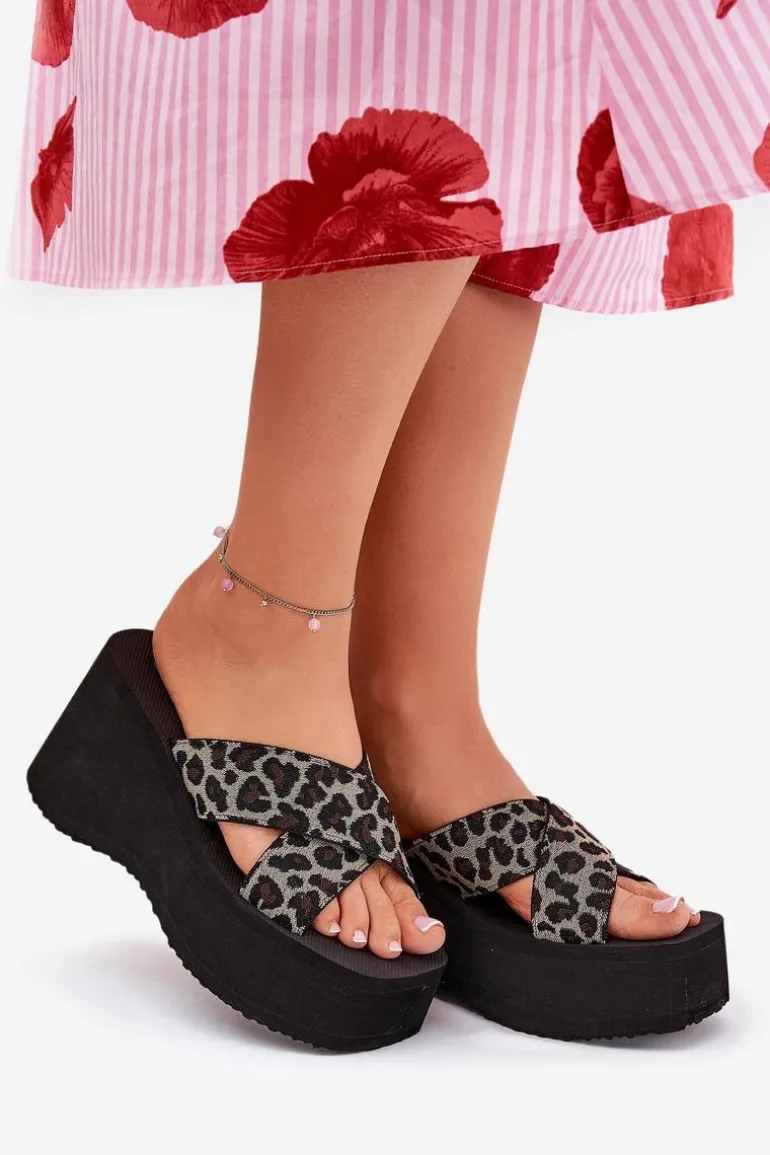 Klapki Damskie Na Koturnie I Platformie Panterka Czarne Sevolee