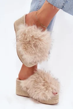 Klapki Damskie Na Koturnie Z Futerkiem I Plecionką Beżowe Virela