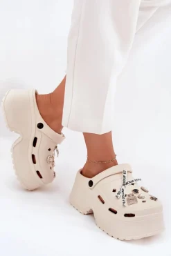 Klapki Damskie Na Masywnej Platformie Z Przypinkami Beżowe Vivira