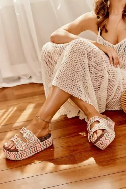 Klapki Damskie Na Masywnej Platformie Z Plecionką I Klamrami Multikolor Eradriana