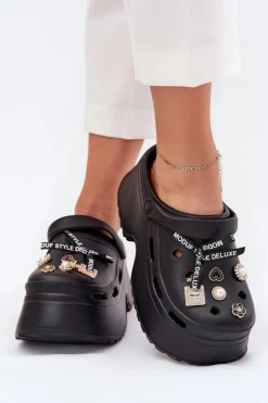 Klapki Damskie Na Masywnej Platformie Z Przypinkami Czarne Vivira