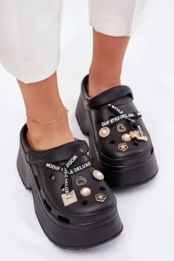 Klapki Damskie Na Masywnej Platformie Z Przypinkami Czarne Vivira