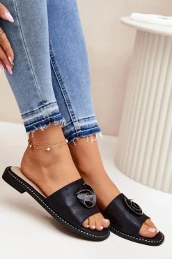 Klapki Damskie Na Płaskim Obcasie Z Ozdobnym Detalem KV51-007 Czarne