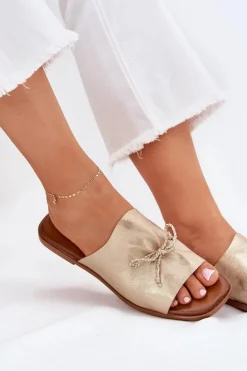 Klapki Damskie Na Płaskim Obcasie Z Ozdobnym Wiązaniem Złote Norela