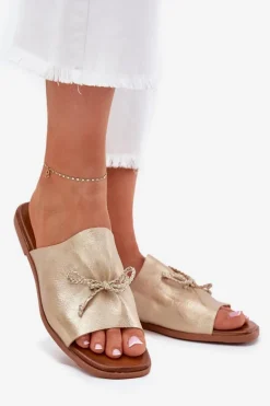 Klapki Damskie Na Płaskim Obcasie Z Ozdobnym Wiązaniem Złote Norela
