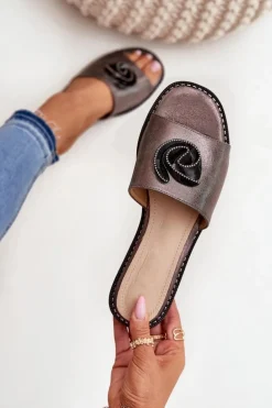 Klapki Damskie Na Płaskim Obcasie Z Ozdobnym Detalem KV51-007 Grafitowe