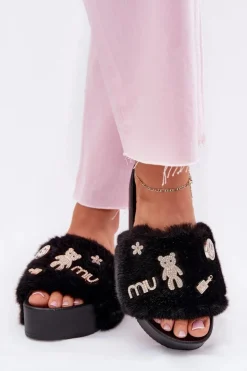 Klapki Damskie Na Platformie Z Futerkiem I Złotymi Przypinkami Czarne Livira