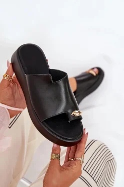 Klapki Damskie Na Platformie I Niskim Koturnie Z Ozdobnym Detalem Czarne Saqesse