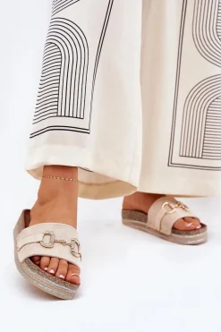 Klapki Damskie Na Platformie Ze Złotą Ozdobą I Brokatem Beżowe Morisela