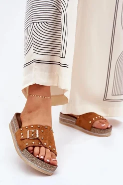 Klapki Damskie Na Platformie Z Klamrą I Ćwiekami Camel Nusithia