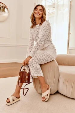 Klapki Damskie Na Platformie Z Plecionką I Złotą Klamrą Beżowe Filazzia