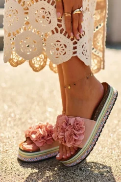 Klapki Damskie Na Platformie Ozdobione Kwiatkami Różowe Nodina