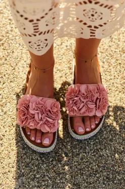 Klapki Damskie Na Platformie Ozdobione Kwiatkami Różowe Nodina