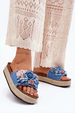 Klapki Damskie Na Platformie Z Plecionką I Kwiatkami Niebieskie Chellia