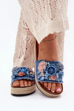 Klapki Damskie Na Platformie Z Plecionką I Kwiatkami Niebieskie Chellia
