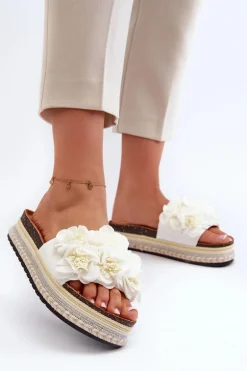 Klapki Damskie Na Platformie Ozdobione Kwiatkami Białe Nodina
