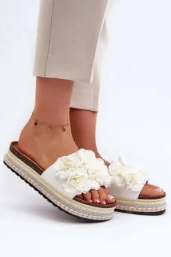 Klapki Damskie Na Platformie Ozdobione Kwiatkami Białe Nodina
