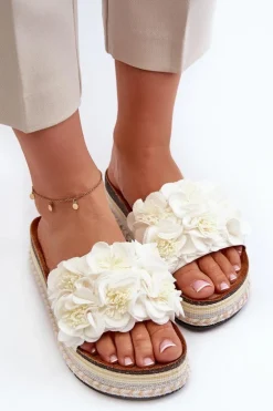 Klapki Damskie Na Platformie Ozdobione Kwiatkami Białe Nodina