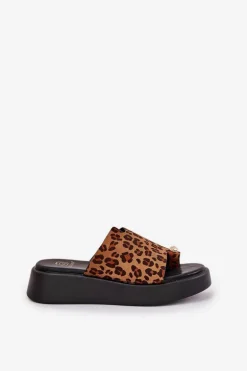 Klapki Damskie Na Platformie I Niskim Koturnie Z Ozdobnym Detalem Panterka Brązowe Saqesse