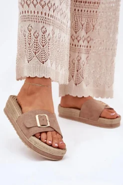 Klapki Damskie Na Platformie Ze Złotą Klamrą Ciemnobeżowe Selira