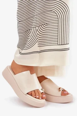 Klapki Damskie Na Platformie I Niskim Koturnie Z Ozdobnym Detalem Beżowe Saqesse