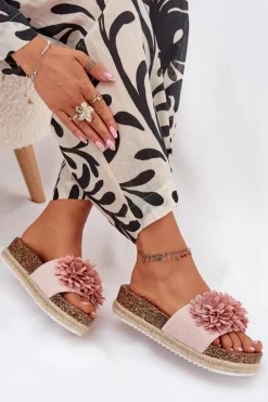 Klapki Damskie Na Platformie Z Ozdobnymi Kwiatkami Różowe Tessara