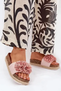 Klapki Damskie Na Platformie Z Ozdobnymi Kwiatkami Różowe Tessara
