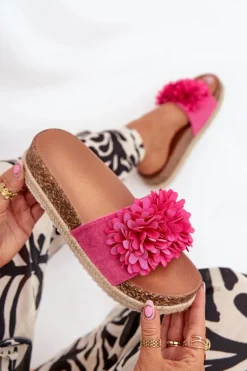 Klapki Damskie Na Platformie Z Ozdobnymi Kwiatkami Fuksja Tessara