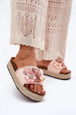 Klapki Damskie Na Platformie Z Plecionką I Kwiatkami Różowe Chellia