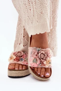 Klapki Damskie Na Platformie Z Plecionką I Kwiatkami Różowe Chellia