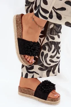 Klapki Damskie Na Platformie Z Ozdobnymi Kwiatkami Czarne Tessara