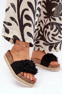 Klapki Damskie Na Platformie Z Ozdobnymi Kwiatkami Czarne Tessara