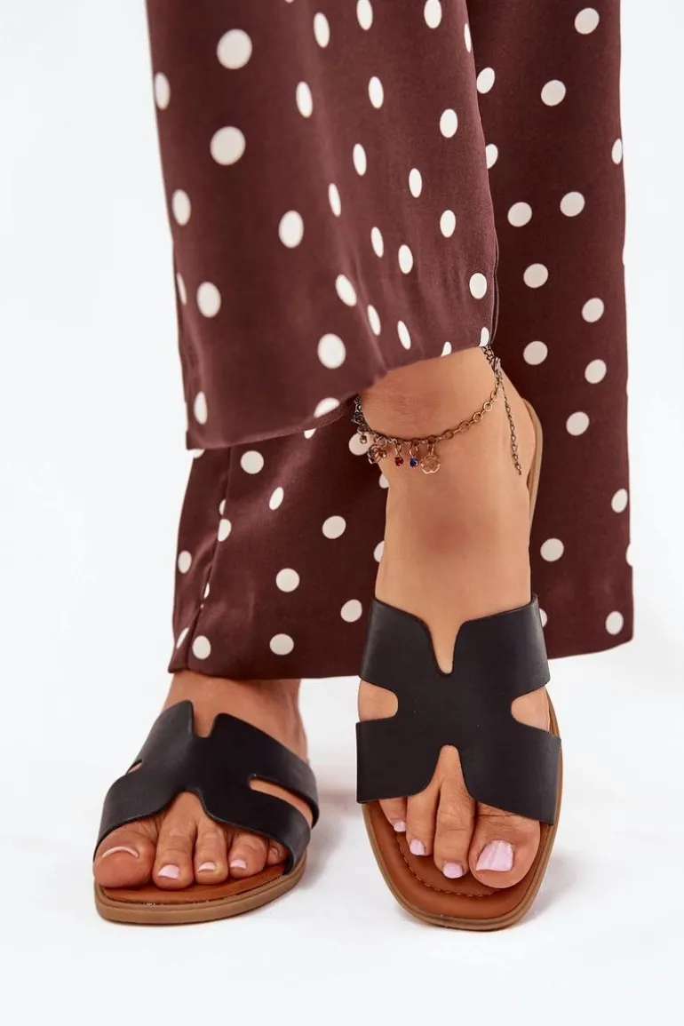 Klapki Damskie Płaskie Z Wycięciami Czarne Salyra