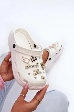 Klapki Damskie Piankowe Lekkie Na Grubej Podeszwie Z Przypinkami Białe Effiora