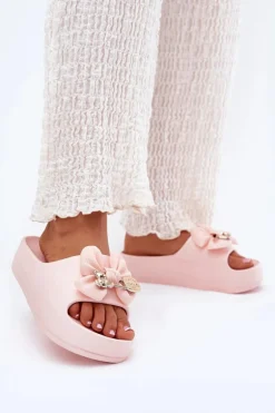 Klapki Damskie Piankowe Na Platformie Z Kokardką I Broszką Różowe Marlize