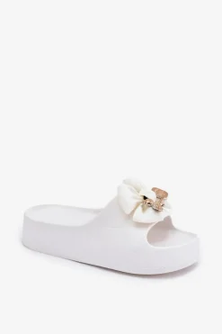 Klapki Damskie Piankowe Na Platformie Z Kokardką I Broszką Białe Marlize